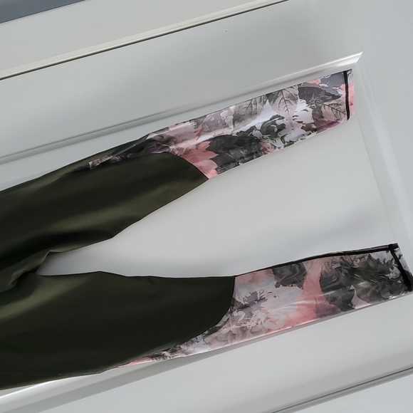Olive green & floral print workout/yoga legging! - Picture 6 of 6